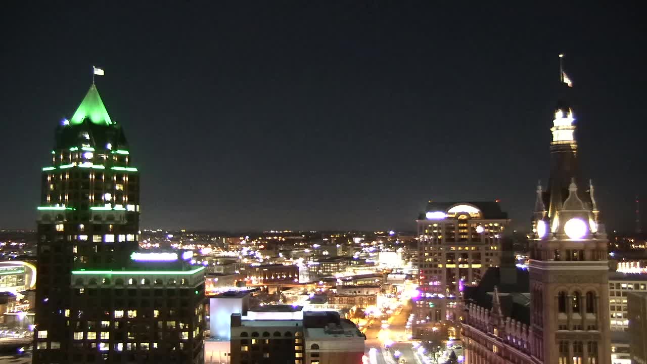 Milwaukee (towards City Hall)